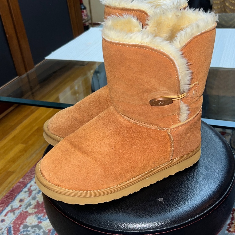 UGG Bailey Button II Tan Boots, chestnut, size 8, slightly used. - Picture 4 of 12